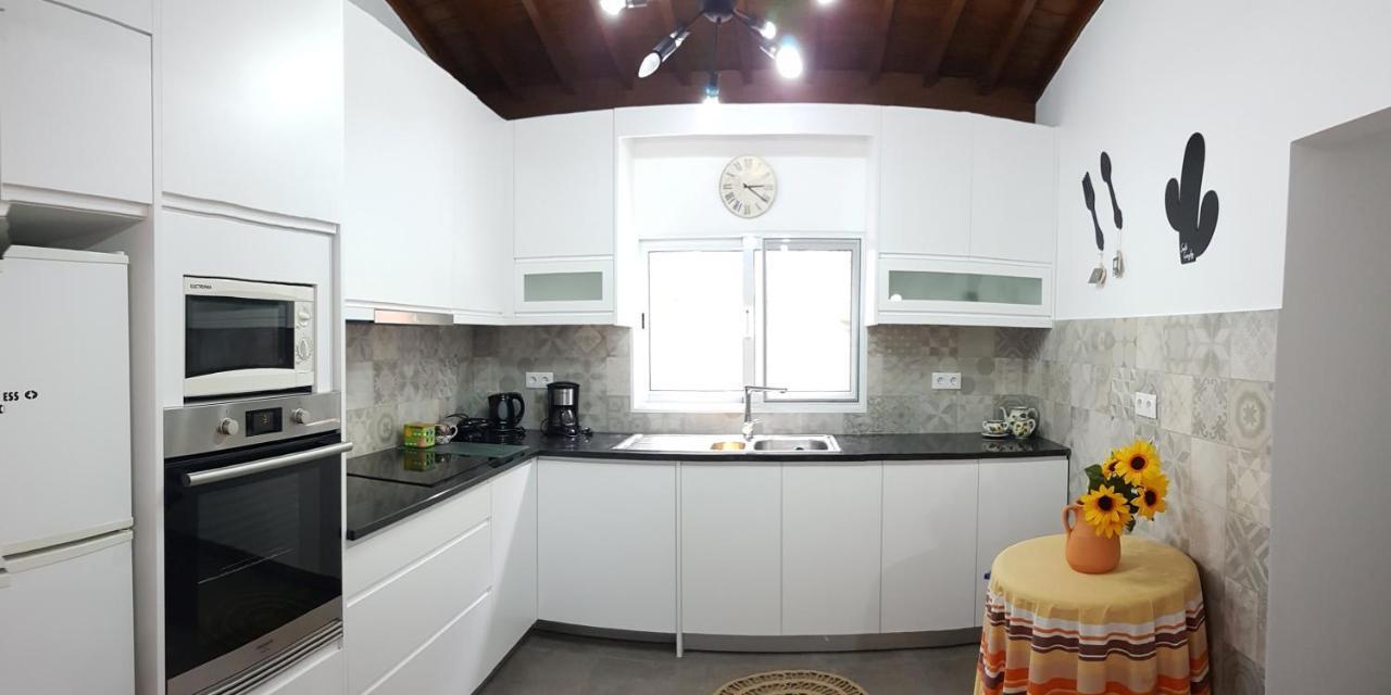 Join Our Relaxed House Near The Beach - Mosteiros Моштейруш Экстерьер фото